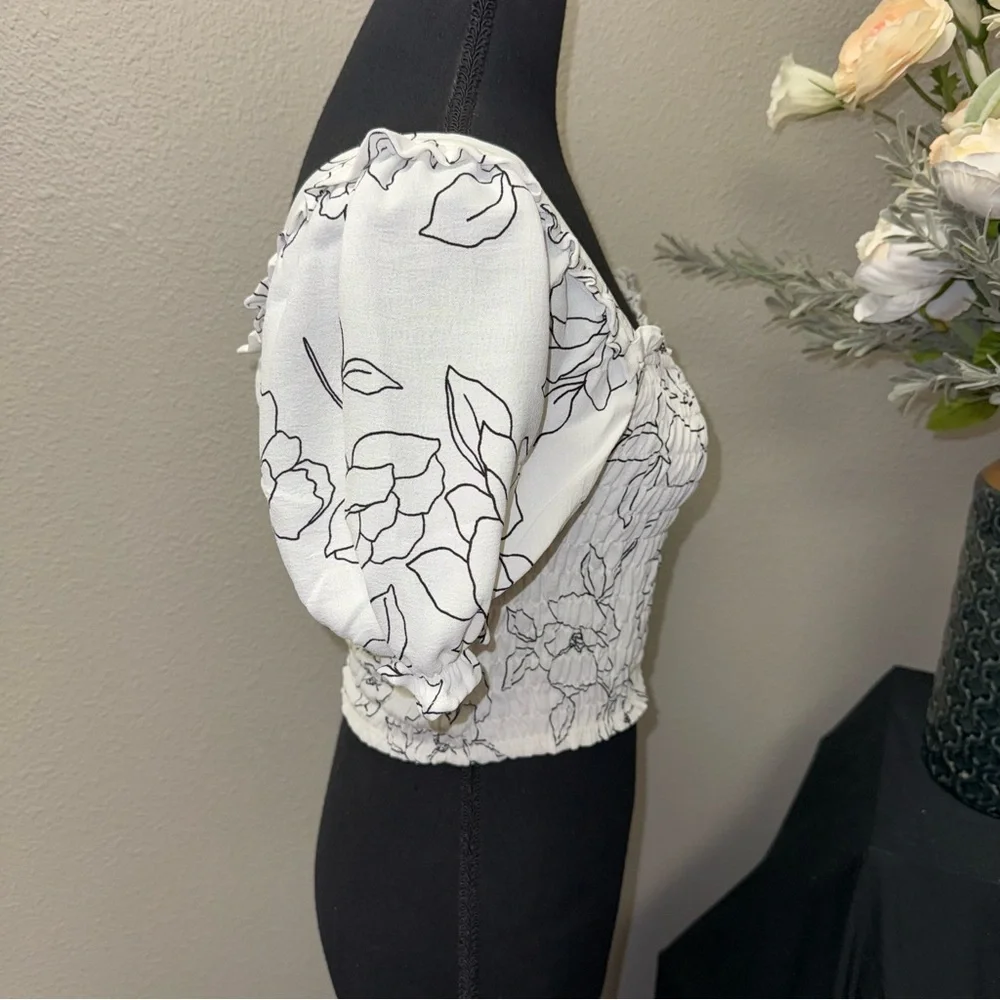 Monteau LA Smocked Puff Sleeve Crop Top White Floral Cottagecore - Picture 4 of 8